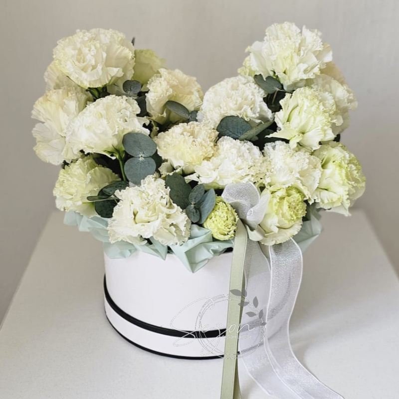 Композиция из роз «Белое созвездие»