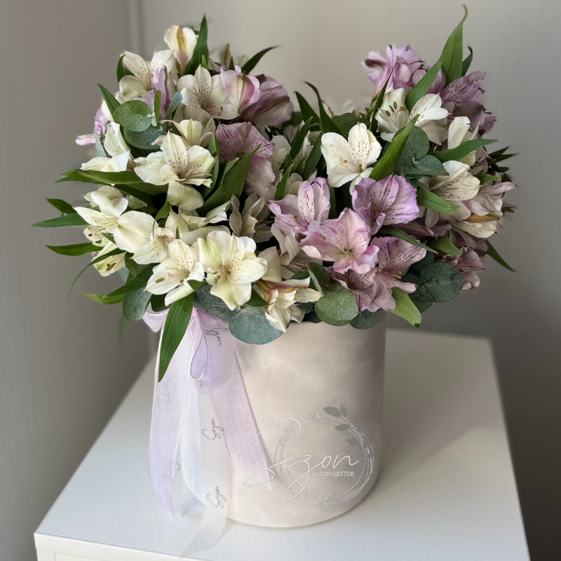 Композиция с альстромерией «Поцелуй»