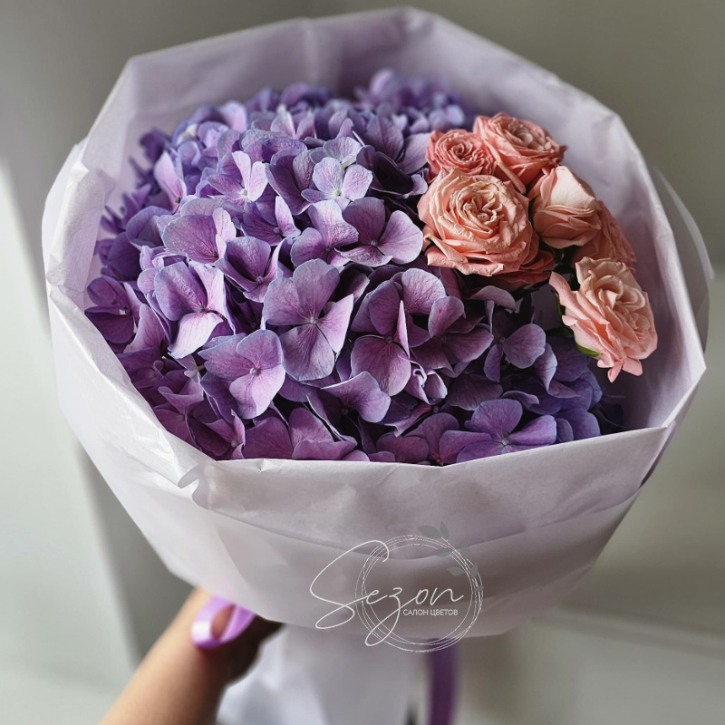 Букет с гортензией «Сочный акцент»
