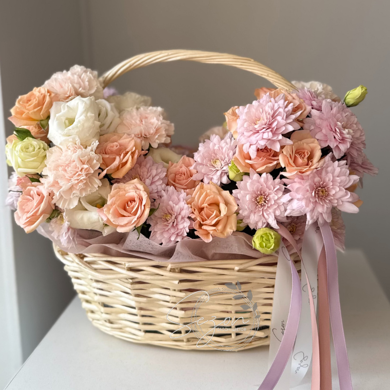 Композиция в корзине &laquo;Шепот ангела&raquo; 