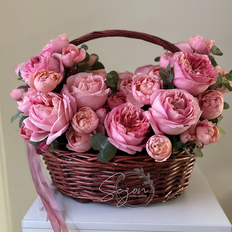 Композиция в корзине &laquo;Розовые розы&raquo;
