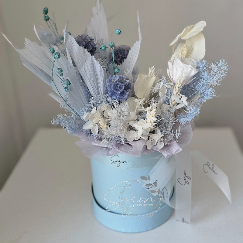 Композиция из стабилизированных цветов &laquo;Голубое облако&raquo; (по предзаказу)