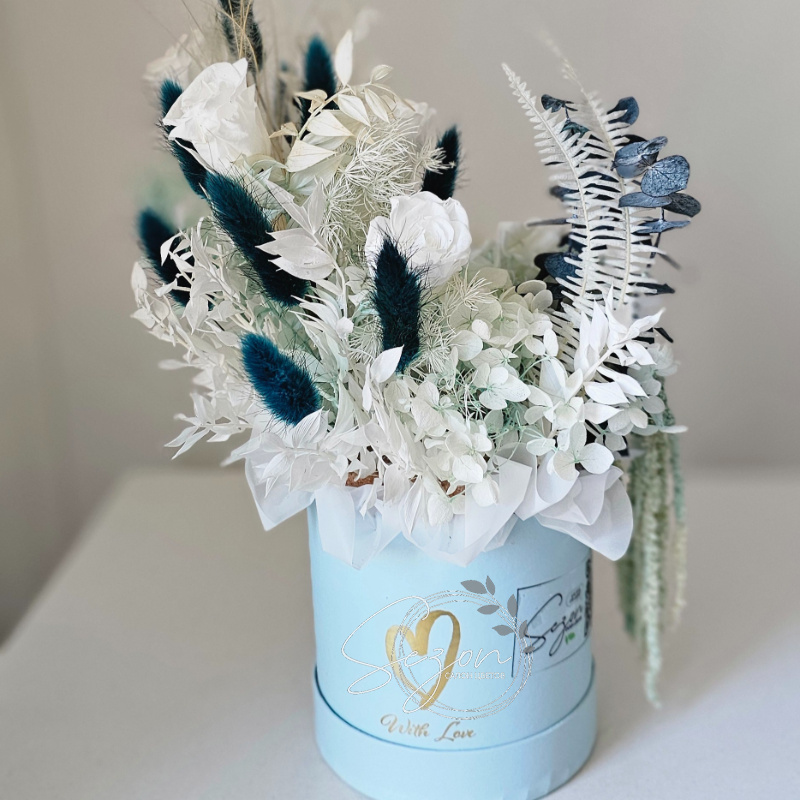 Композиция из стабилизированных цветов &laquo;Небесный замок&raquo; (по предварительному заказу)